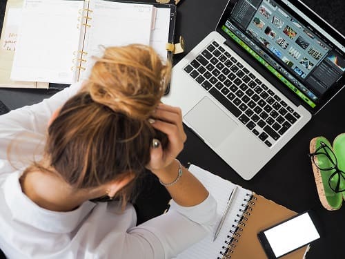 eating-lunch-at-desk-health